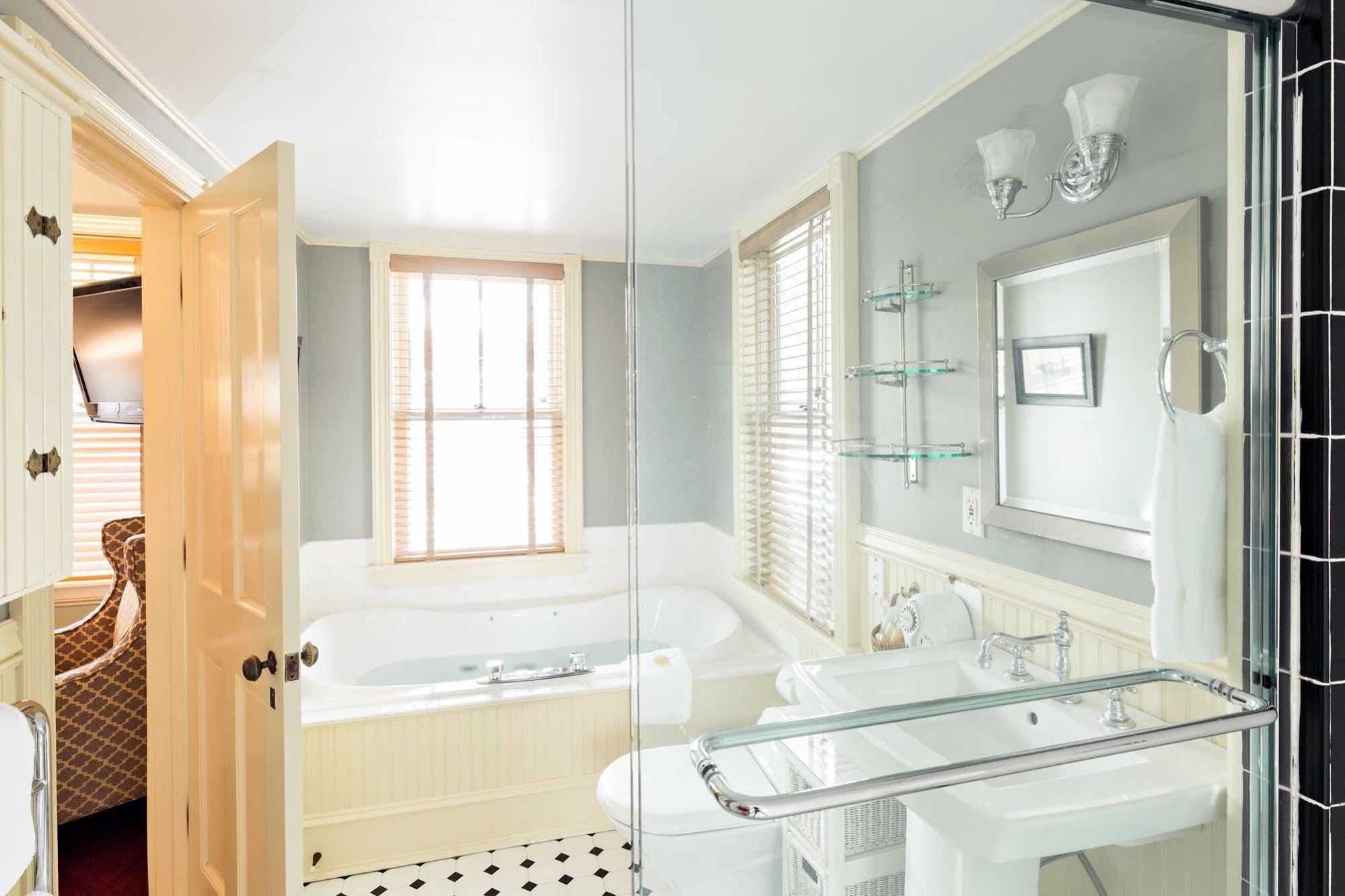 Brass Key Guesthouse Adults Only Provincetown Eksteriør billede